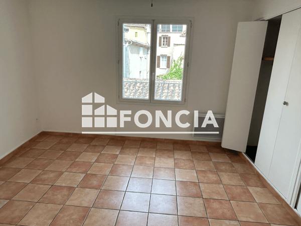 Location Appartement 2 pièces 43.37 m² - 7 RUE BOURGADE Signes 83870
