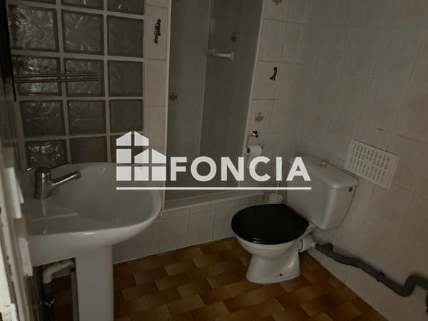 Location Appartement 2 pièces 43.37 m² - 7 RUE BOURGADE Signes 83870
