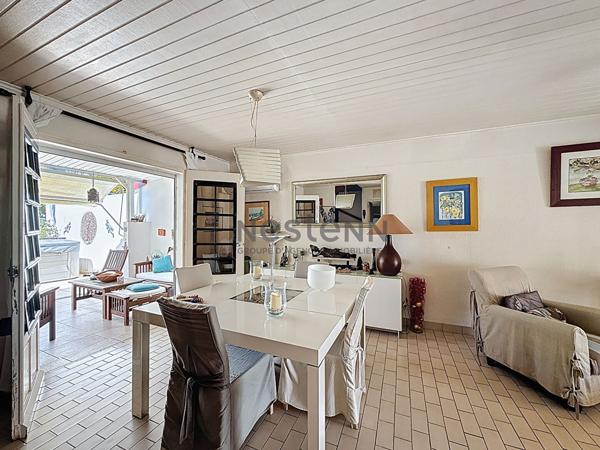À vendre maison de type F4,115m2 avec terrasses et Jacuzzi à Baimbridge aux Abymes