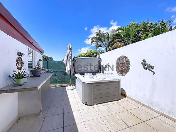 À vendre maison de type F4,115m2 avec terrasses et Jacuzzi à Baimbridge aux Abymes