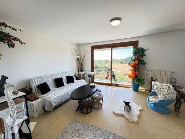 A vendre maison avec grand terrain à QUIMPERLE (29)
Maison chaleureuse de 1968, d'une superfic...