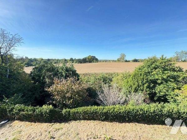 A vendre maison avec grand terrain à QUIMPERLE (29)
Maison chaleureuse de 1968, d'une superfic...