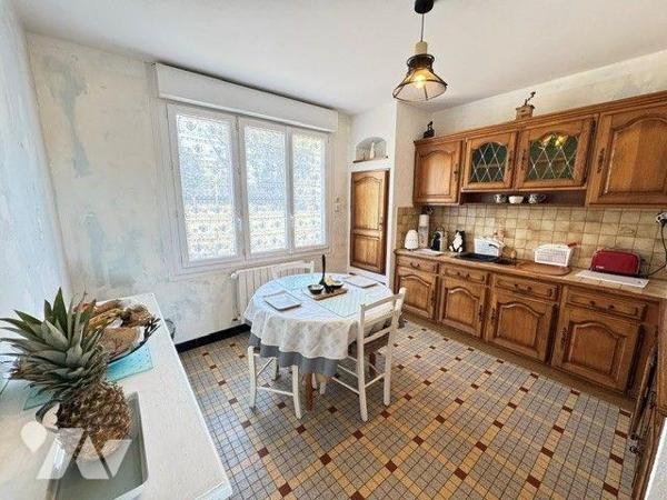 A vendre maison avec grand terrain à QUIMPERLE (29)
Maison chaleureuse de 1968, d'une superfic...