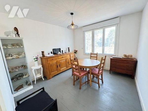 A vendre maison avec grand terrain à QUIMPERLE (29)
Maison chaleureuse de 1968, d'une superfic...