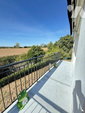 A vendre maison avec grand terrain à QUIMPERLE (29)
Maison chaleureuse de 1968, d'une superfic...