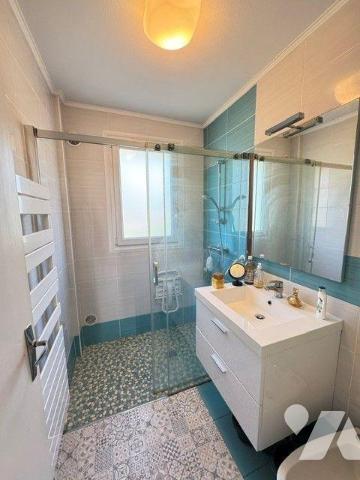 A vendre maison avec grand terrain à QUIMPERLE (29)
Maison chaleureuse de 1968, d'une superfic...