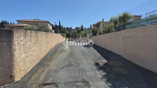 Terrain constructible 1390m² – Impasse calme – Vue garrigue