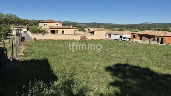 Terrain constructible 1390m² – Impasse calme – Vue garrigue