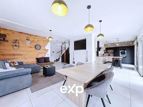 Maison contemporaine avec piscine et terrasse plein sud – Woippy Village