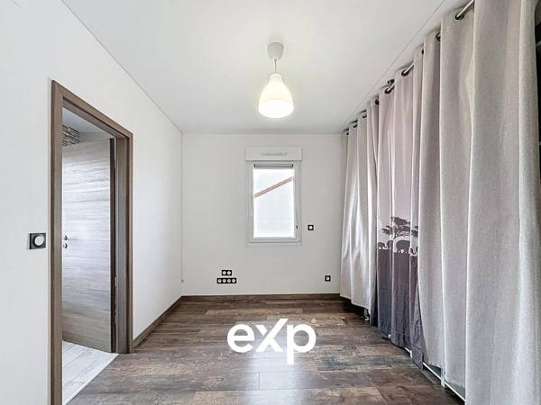 Maison contemporaine avec piscine et terrasse plein sud – Woippy Village