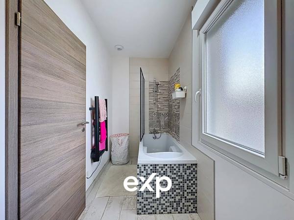 Maison contemporaine avec piscine et terrasse plein sud – Woippy Village