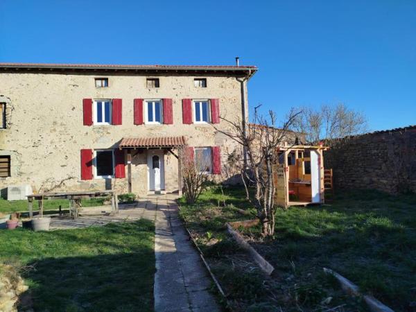 Ferme avec jardins et dépendances