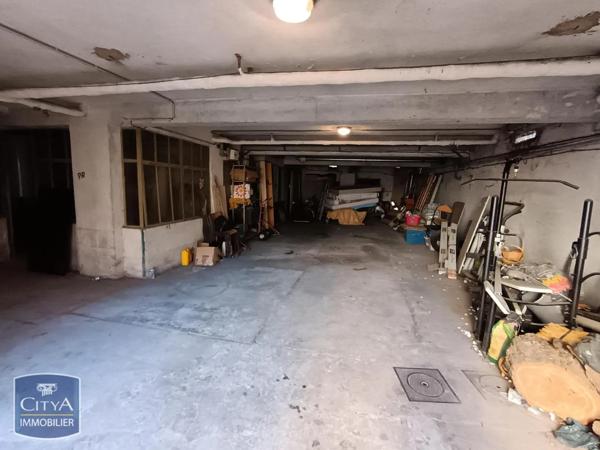 Local professionnel à vendre 201m²