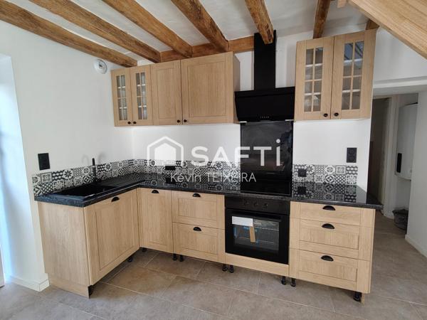 Magnifique maison entièrement rénovée avec 3 chambres.