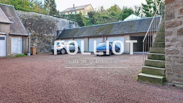 Ensemble immobilier 5 logements avec garages environs 300 m2