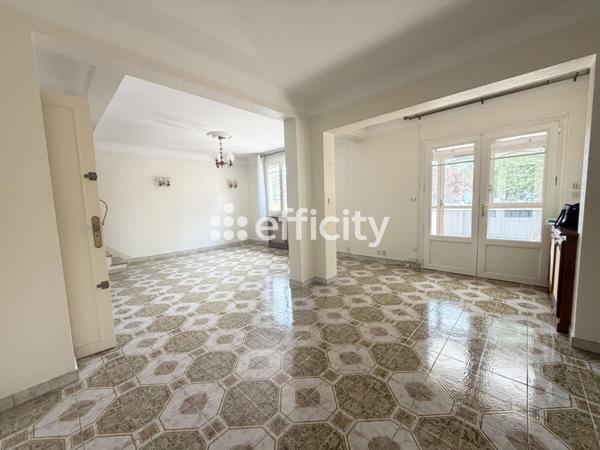 Maison
         7 pièces
        - 160 m² Bien prestige 409 000 € *