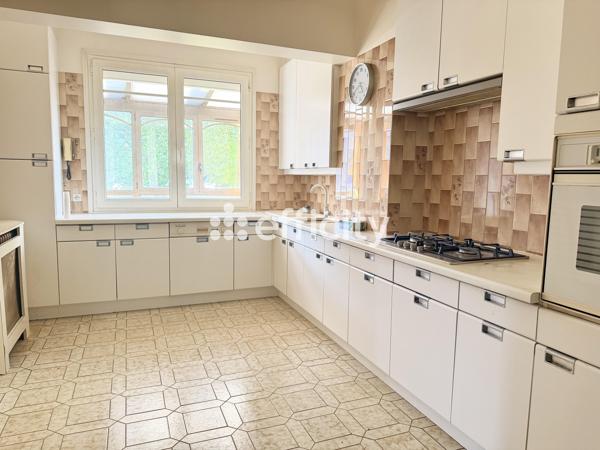 Maison
         7 pièces
        - 160 m² Bien prestige 409 000 € *