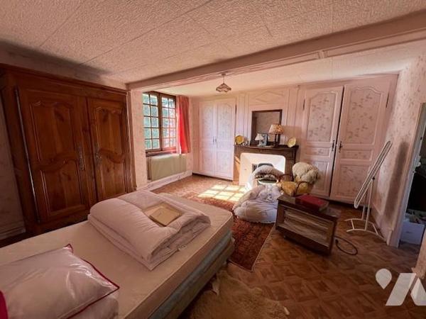 PROCHE ORBEC JOLI MANOIR DANS UN BEL ENVIRONNEMENT