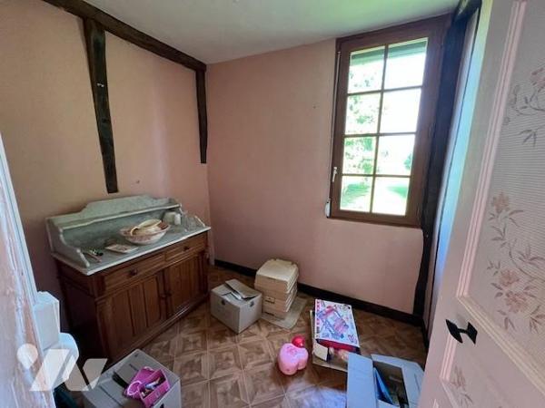 PROCHE ORBEC JOLI MANOIR DANS UN BEL ENVIRONNEMENT