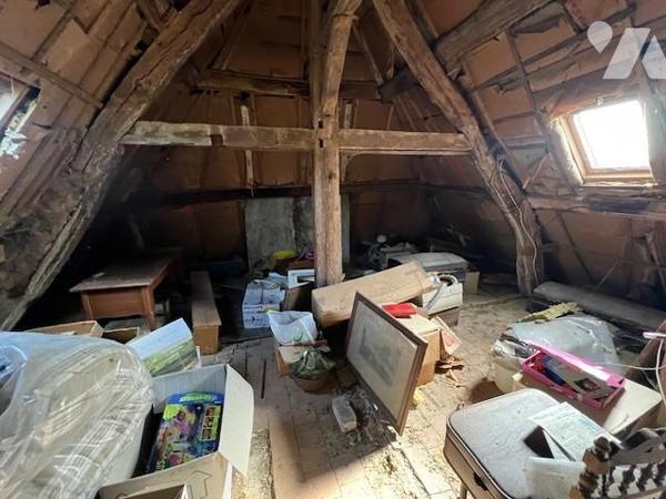 PROCHE ORBEC JOLI MANOIR DANS UN BEL ENVIRONNEMENT