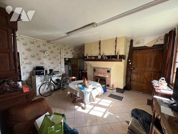 PROCHE ORBEC JOLI MANOIR DANS UN BEL ENVIRONNEMENT