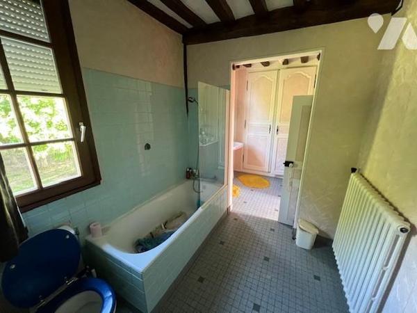 PROCHE ORBEC JOLI MANOIR DANS UN BEL ENVIRONNEMENT