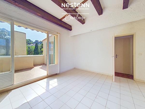 Plages, commerces et port accessibles à pied pour cet appartement 3 pièces au dernier étage