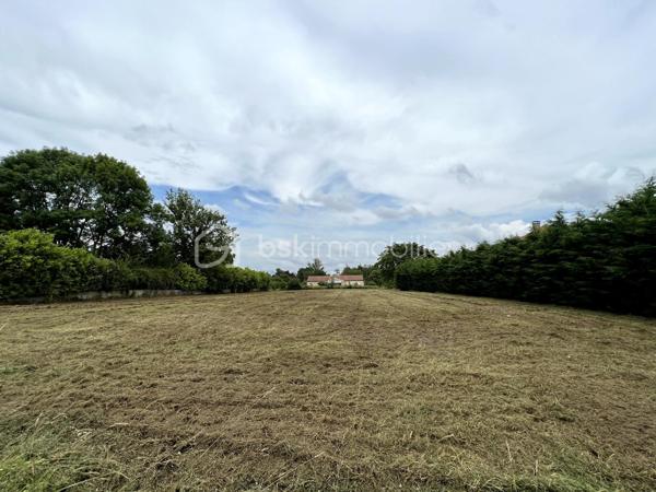 Terrain de 2 800 m²