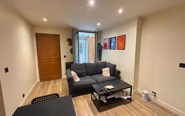 Appartement à vendre    2 pièces • 32,44 m2 Paris 18