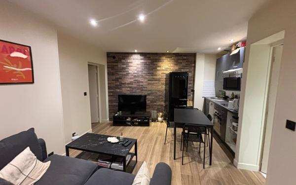 Appartement à vendre    2 pièces • 32,44 m2 Paris 18