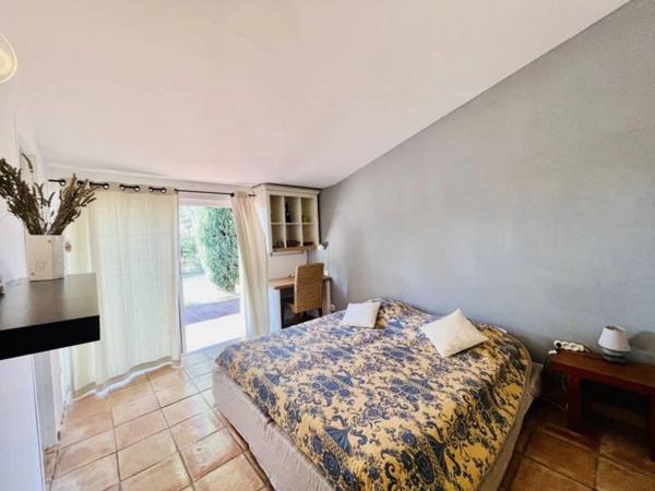 Maison à vendre 8 pièces PERTUIS (84) terrain de 1 h 2 avec piscine