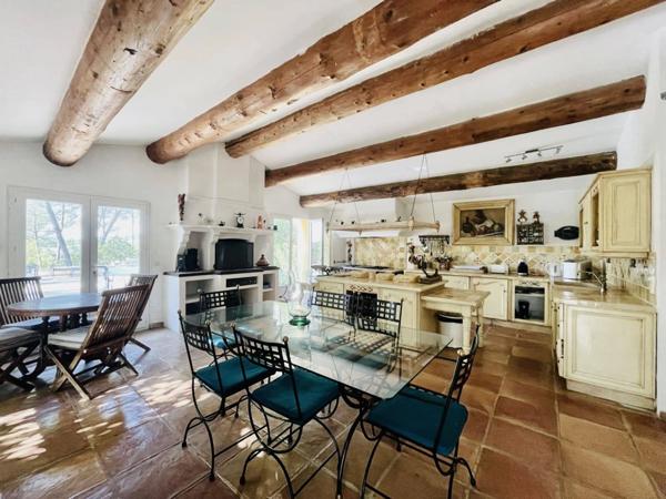 Maison à vendre 8 pièces PERTUIS (84) terrain de 1 h 2 avec piscine