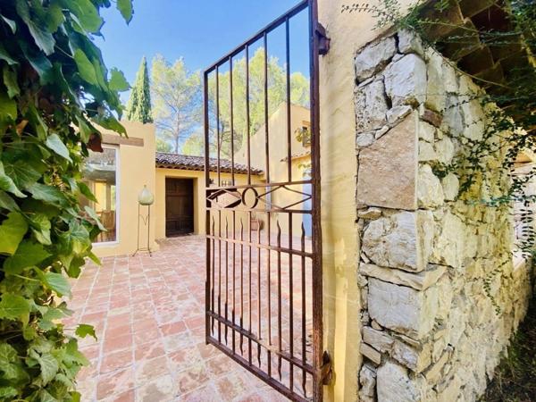 Maison à vendre 8 pièces PERTUIS (84) terrain de 1 h 2 avec piscine