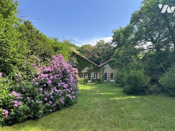 SAVENAY - Propriété de 230 m² sur un domaine de plus de 16 hectares de bois.