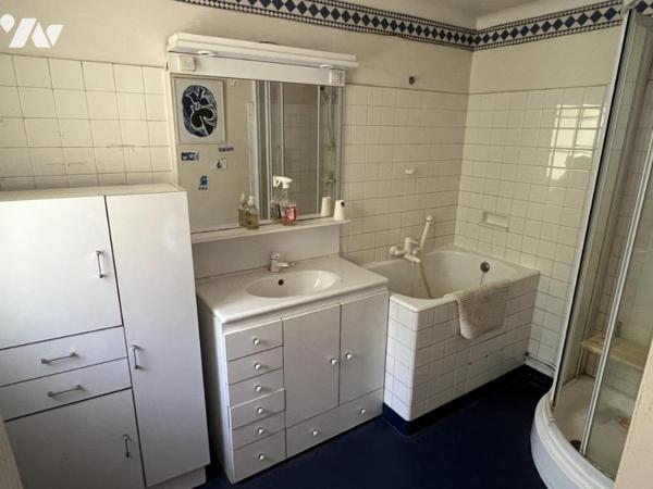 SAVENAY - Propriété de 230 m² sur un domaine de plus de 16 hectares de bois.