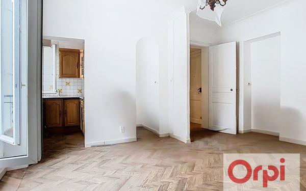 Appartement à vendre    2 pièces • 30,84 m2 Issy-les-Moulineaux