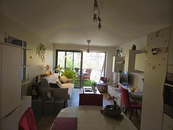 Vente                                                      Appartement
                        
                     2 pièces                      49 m2                     à Le Lavandou