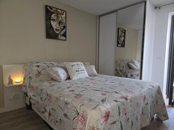 Vente                                                      Appartement
                        
                     2 pièces                      49 m2                     à Le Lavandou