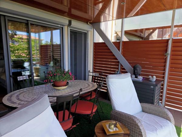 Vente                                                      Appartement
                        
                     2 pièces                      49 m2                     à Le Lavandou