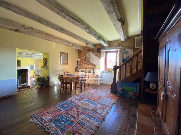 A vendre Propriété bucolique en pierre avec possibilité de créer des gîtes (24190)