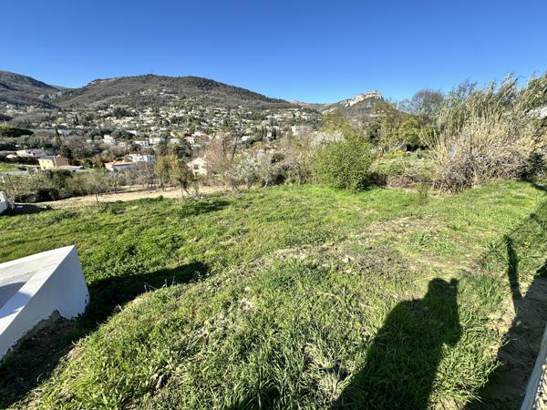 Vence (06140) VENCE : Proximité collège – beau terrain viabilisé de 807 m² - vue dégagée - belle exposition