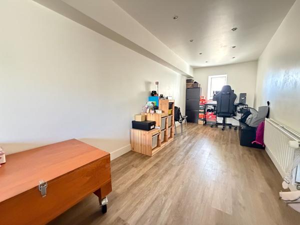 Appartement La Ville Du Bois 5 pièces 100m2