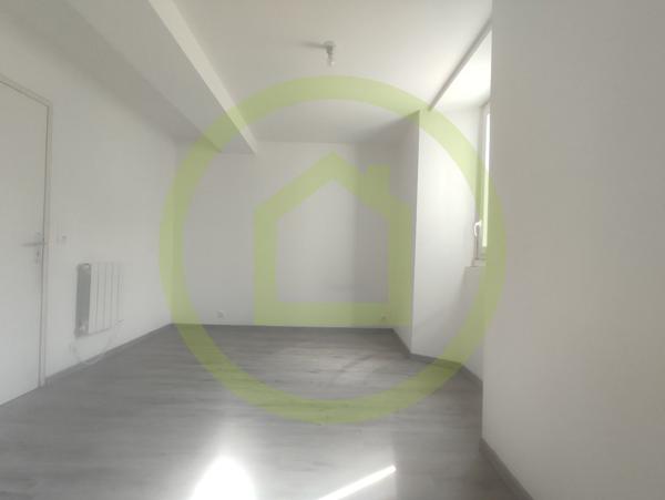 Immeuble à SAINT GENIS DE SAINTONGE (17240)