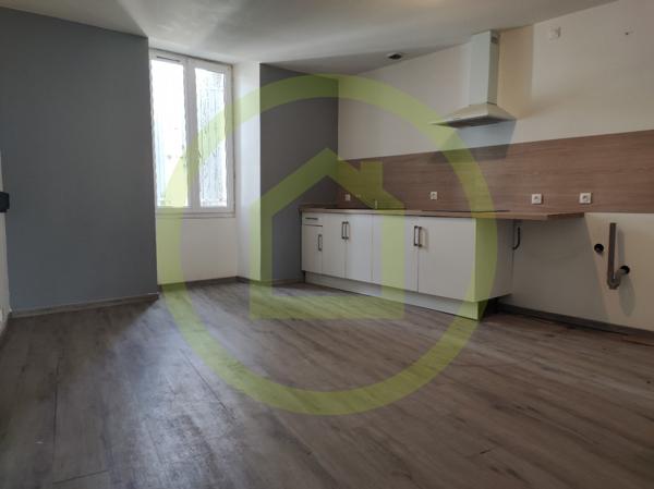 Immeuble à SAINT GENIS DE SAINTONGE (17240)