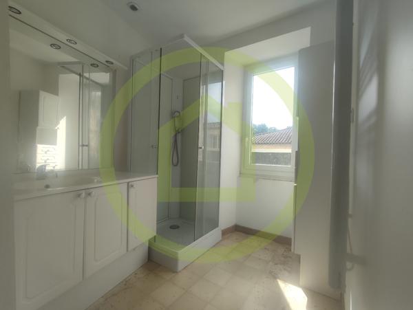 Immeuble à SAINT GENIS DE SAINTONGE (17240)