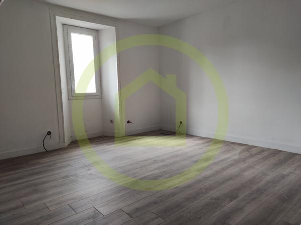 Immeuble à SAINT GENIS DE SAINTONGE (17240)