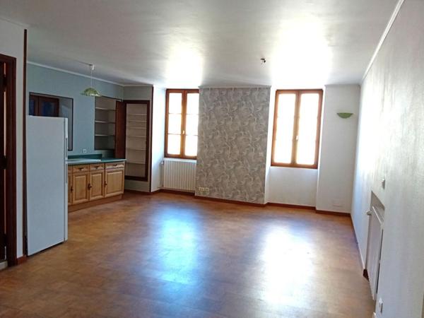 Immeuble appartement et local 6 pièces 156 m2