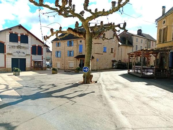 Immeuble appartement et local 6 pièces 156 m2