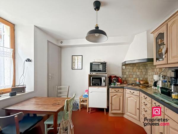 Maison de ville avec courette pleine de charme au centre ville d'Avallon