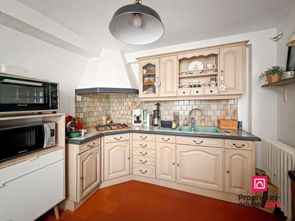 Maison de ville avec courette pleine de charme au centre ville d'Avallon